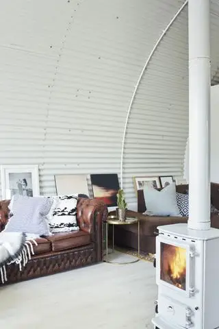 가죽 소파를 수리하는 방법