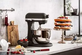 KitchenAid® Pro Line® 7 pintes. Batteur sur socle à bol relevable en rouge