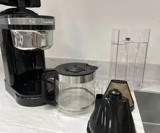 La cafetera de goteo KitchenAid se seca después de lavarla