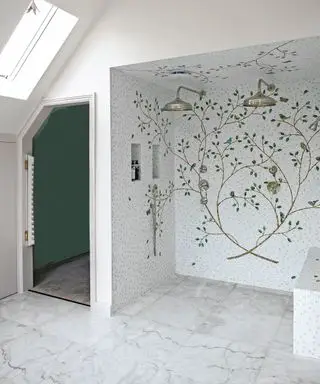 Douche double avec carrelage mural sur mesure