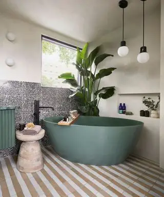 Tendance salle de bain sanitaire colorée