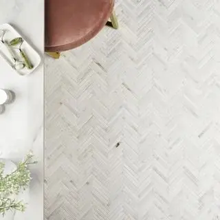 carrelage à chevrons en marbre blanc wayfair