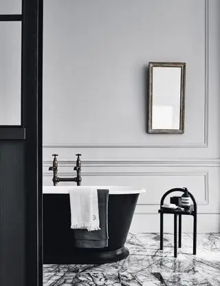 Aménagement de salle de bain de luxe avec Mandarin Stone