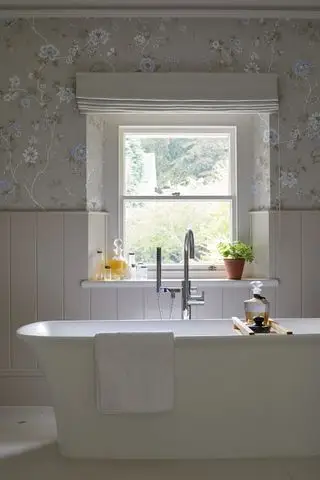 シムズ ヒルディッチ - ニュートラルな伝統的なバスルーム