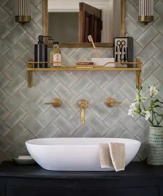 Organizando prateleiras de banheiro – 10 estratégias inteligentes de edição e organização