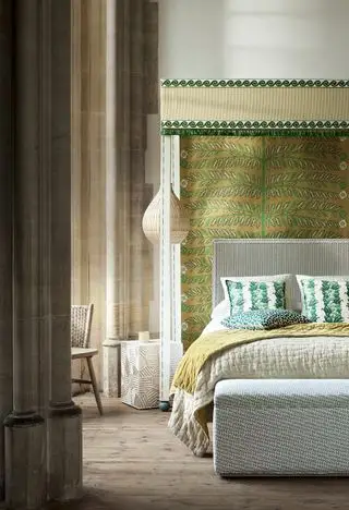 Parquet en planches claires dans une chambre