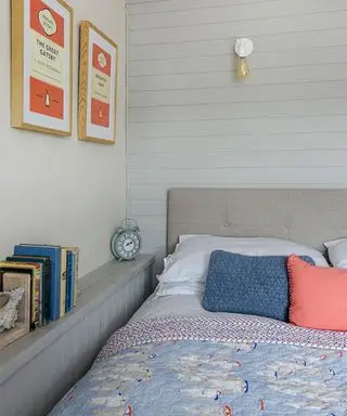 선반이 좁은 침실을 위한 책장 아이디어