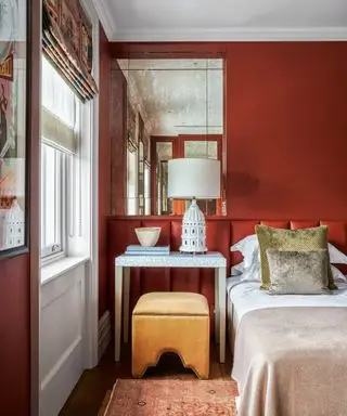 Idées de chambre rouge – 11 façons d’utiliser cette couleur audacieuse dans votre sanctuaire du sommeil