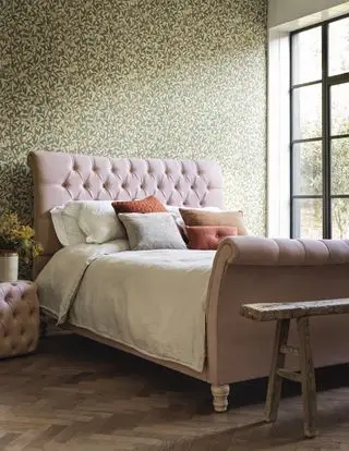 塗装パネルのカントリーベッドルームのアイデア