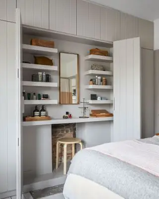 침실의 틈새 공간을 위한 탈의실 아이디어