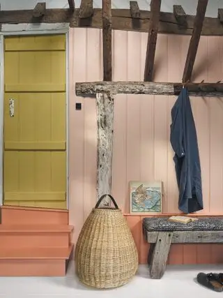 다채로운 shiplap 침실 벽