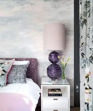 Idées de chambre romantique avec lampe de chevet