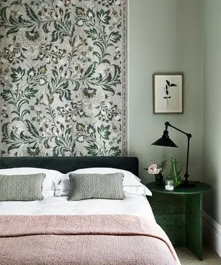 태피스트리로 침대 스타일링하기