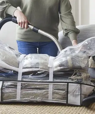 Oppbevaringsideer under sengen med vakuumoppbevaringsposer