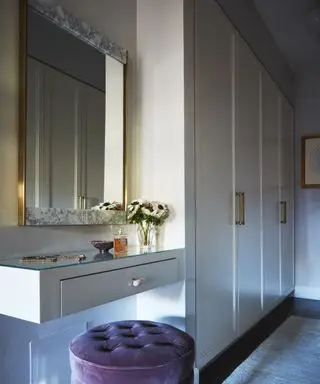 Quanto dovrebbe essere profondo un armadio? Le dimensioni ottimali per un guardaroba su misura, secondo gli esperti