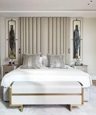 ヘッドボード照明を備えたボックスルームのアイデア