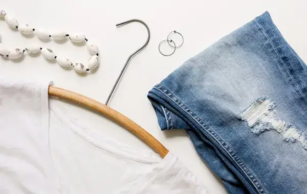 15 conseils de garde-robe capsule pour vous aider à simplifier votre garde-robe