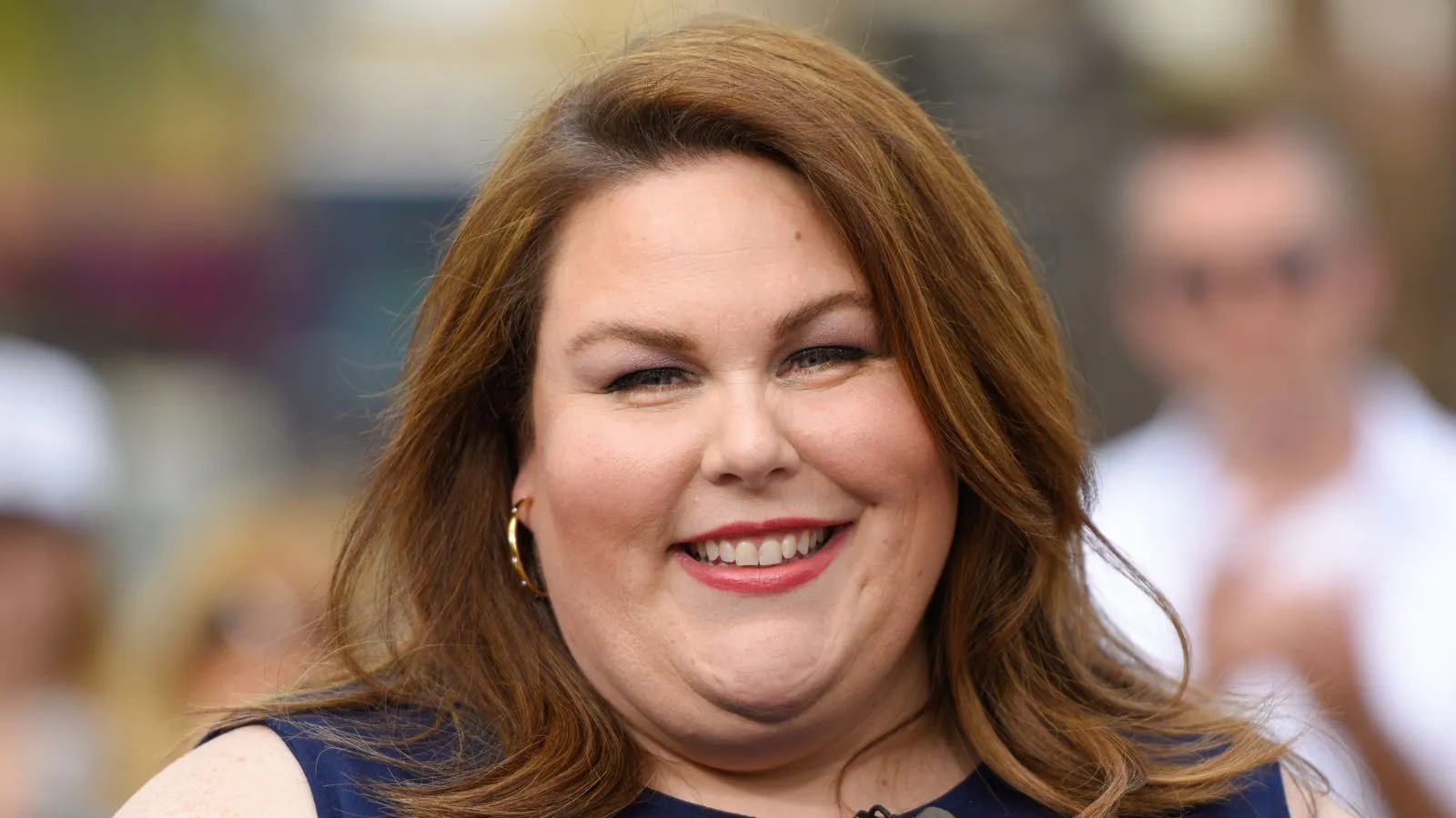 Chrissy Metz sur un fond neutre' loading='lazy' title=