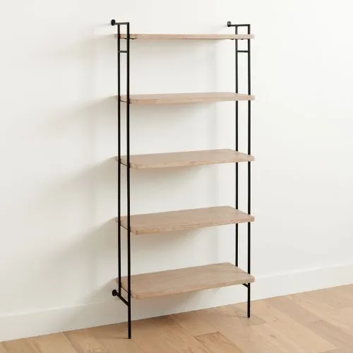 Čierny kov a svetlo drevená vertikálna polica' loading='lazy' title=
