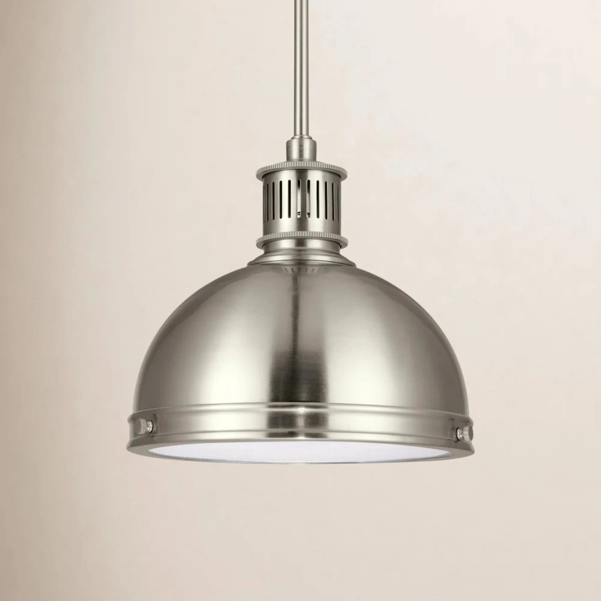 Brada s jedným svetlom skleneným stmievateľným príveskom' loading='lazy' title=