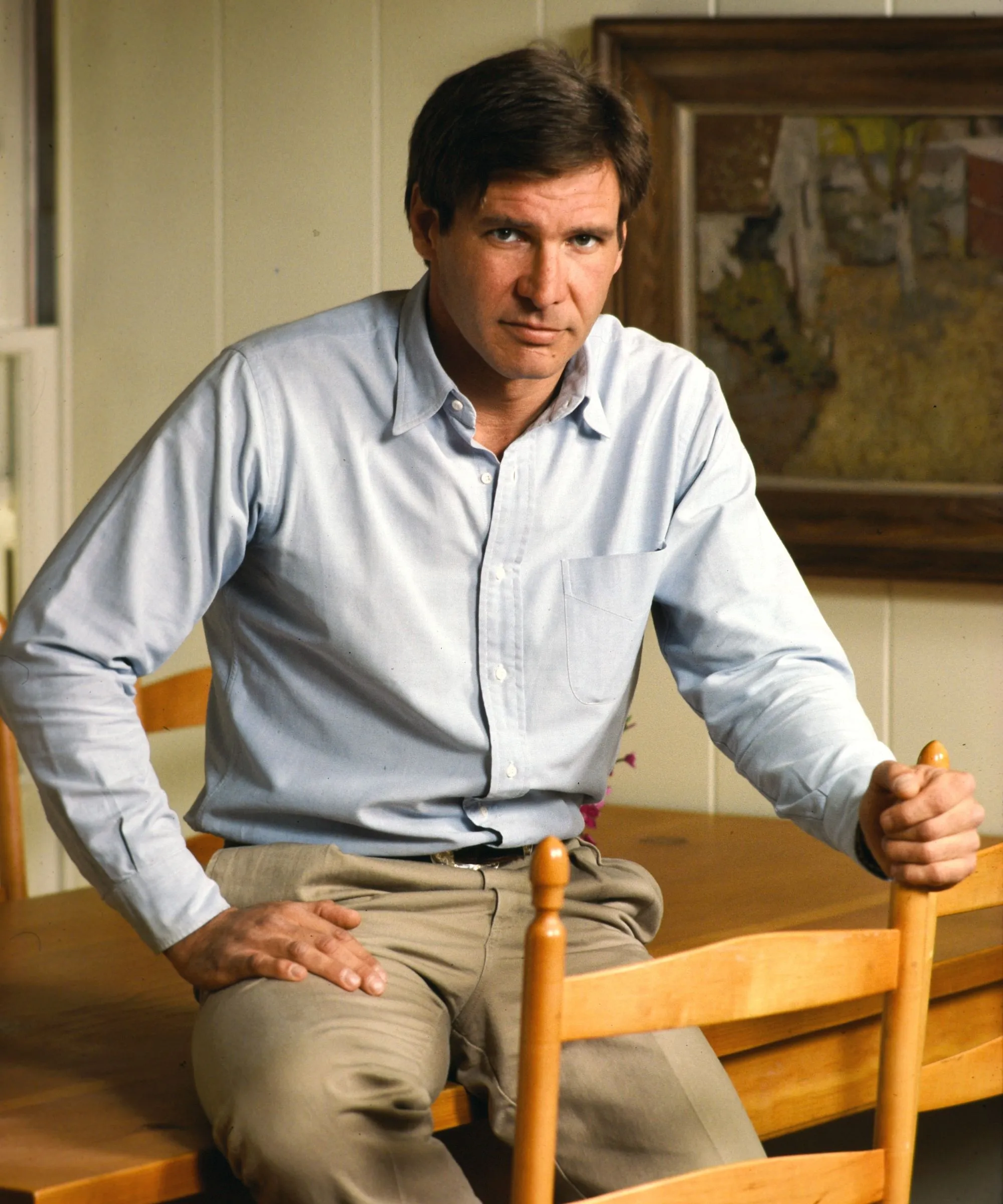 Harrison Ford so stoličkami, ktoré postavil' loading='lazy' title=