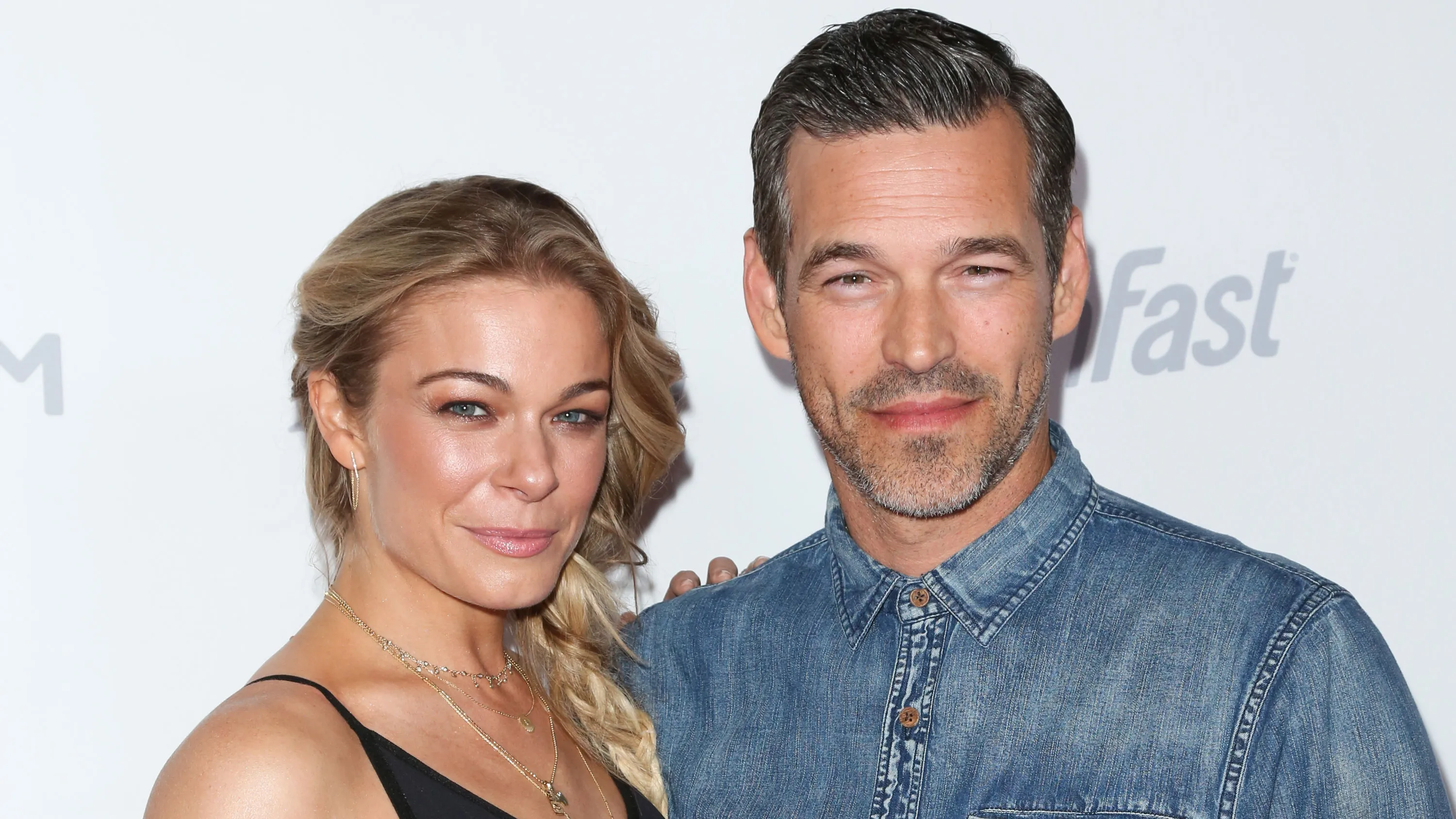 La chanteuse LeAnn Rimes (à gauche) et l'acteur Eddie Cibrian (à droite) assistent à OK ! Soirée de lancement de l'été du magazine au W ​​Hollywood le 17 mai 2017 à Hollywood en Californie.' loading='lazy' title=