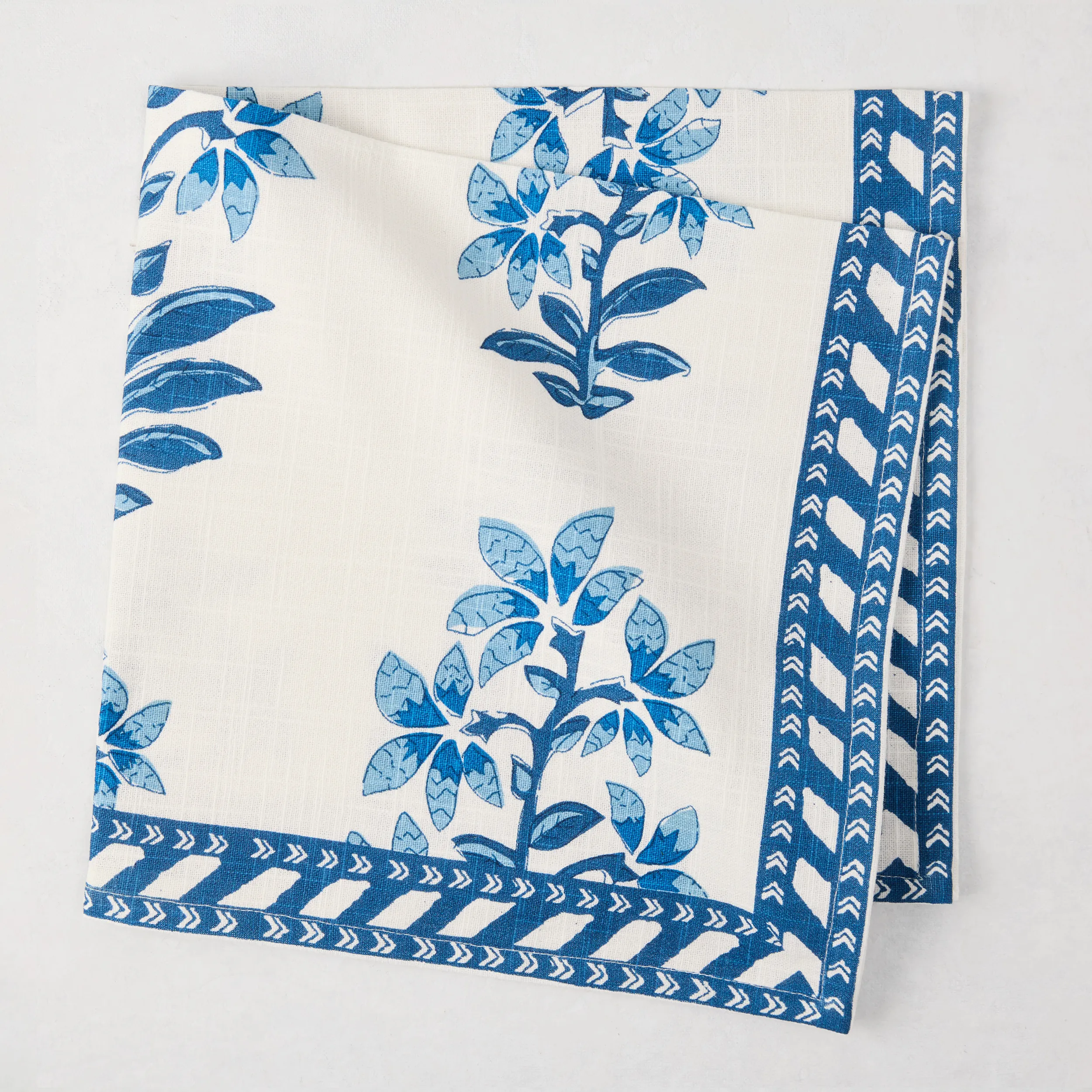 Serviette fleurie bleue et blanche' loading='lazy' title=