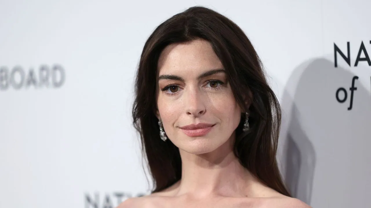Anne Hathaway' loading='lazy' title=