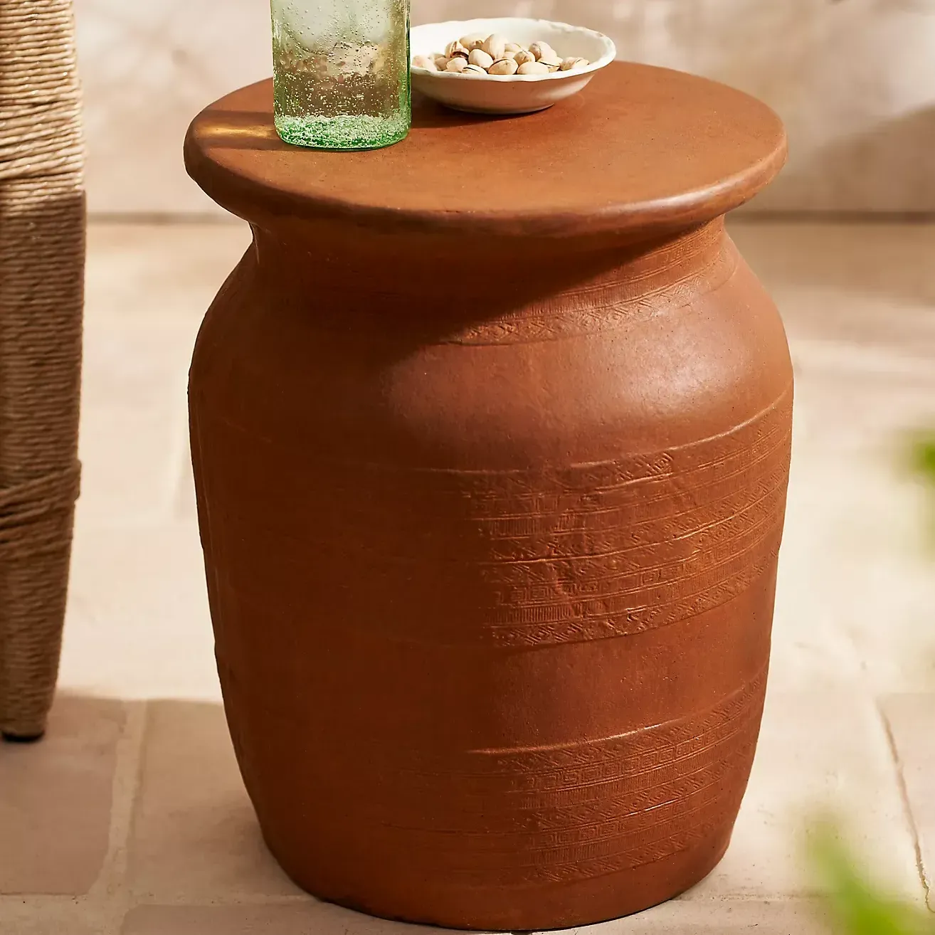 Beistelltisch aus Gussstein, Terrakotta' loading='lazy' title=