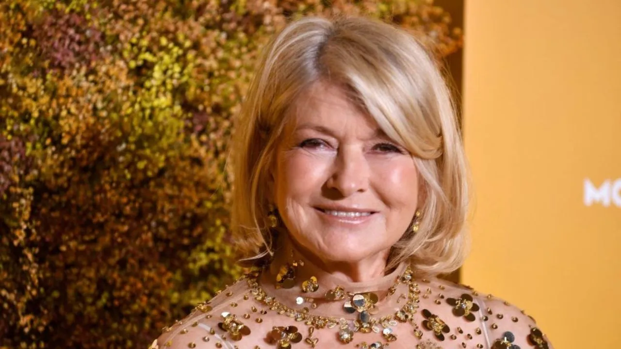 Martha Stewart da vicino su sfondo arancione e verde' loading='lazy' title=