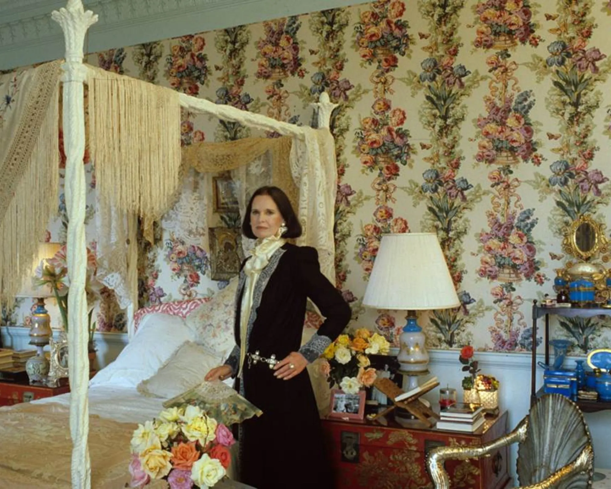 Gloria Vanderbilt nella sua camera da letto' loading='lazy' title=