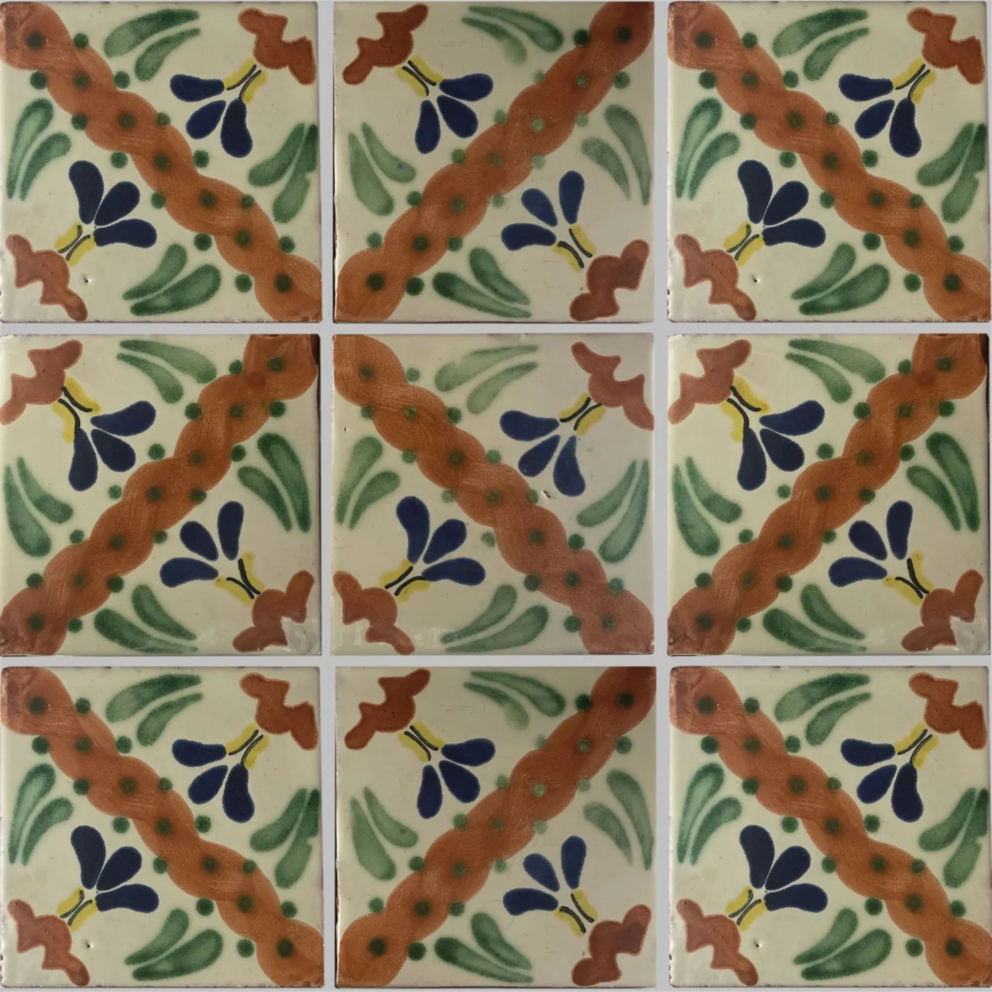 緑、オレンジ、青の模様のタイル' loading='lazy' title=