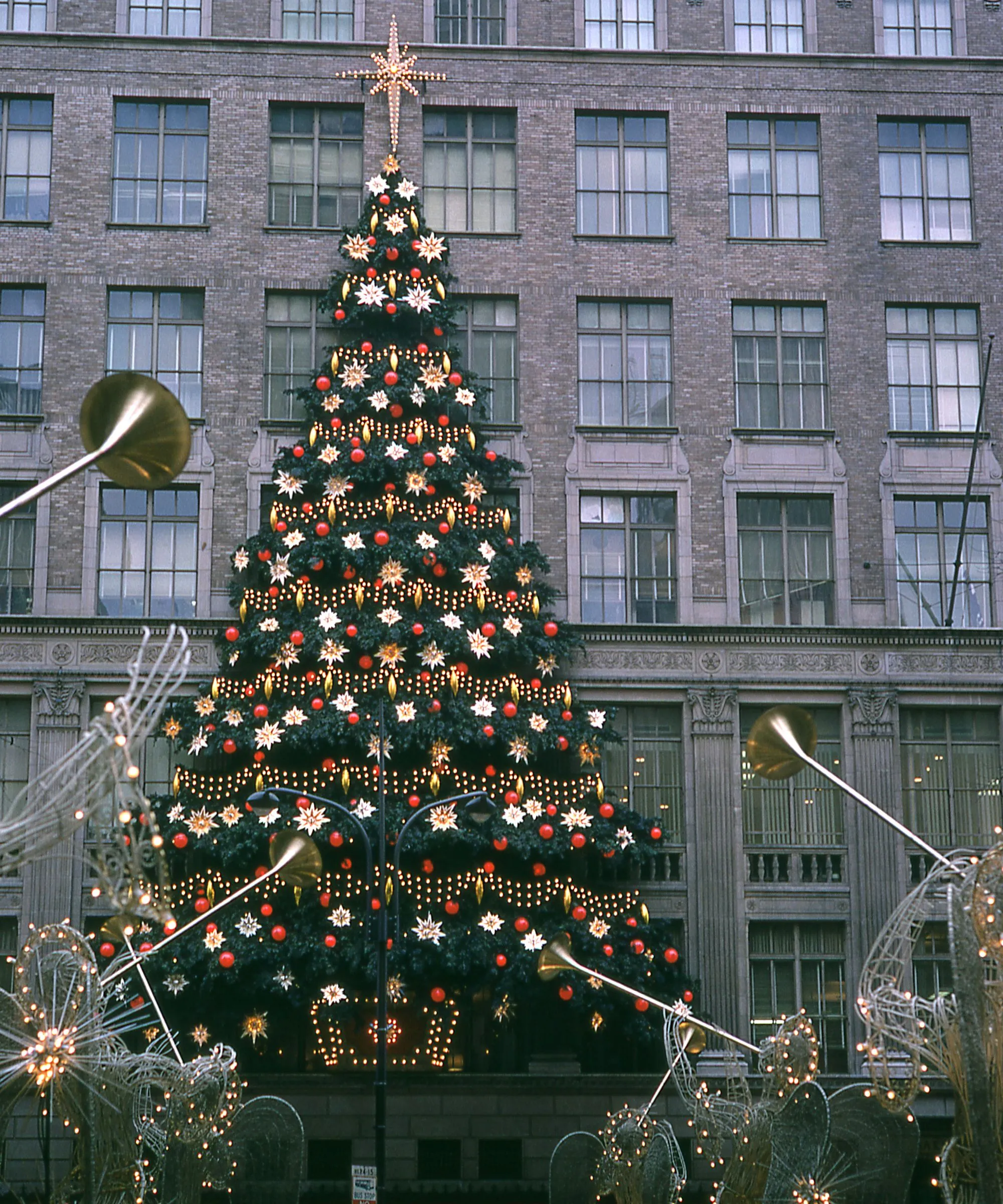 ロックフェラーのクリスマスツリー' loading='lazy' title=