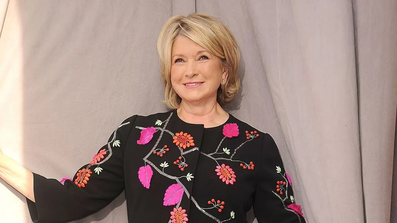 Lo stoccaggio della cucina brillantemente curato di Martha Stewart mi ha ispirato a ripensare i miei scaffali, organizzare i miei barattoli e trasformare il mio spazio in cucina questo gennaio