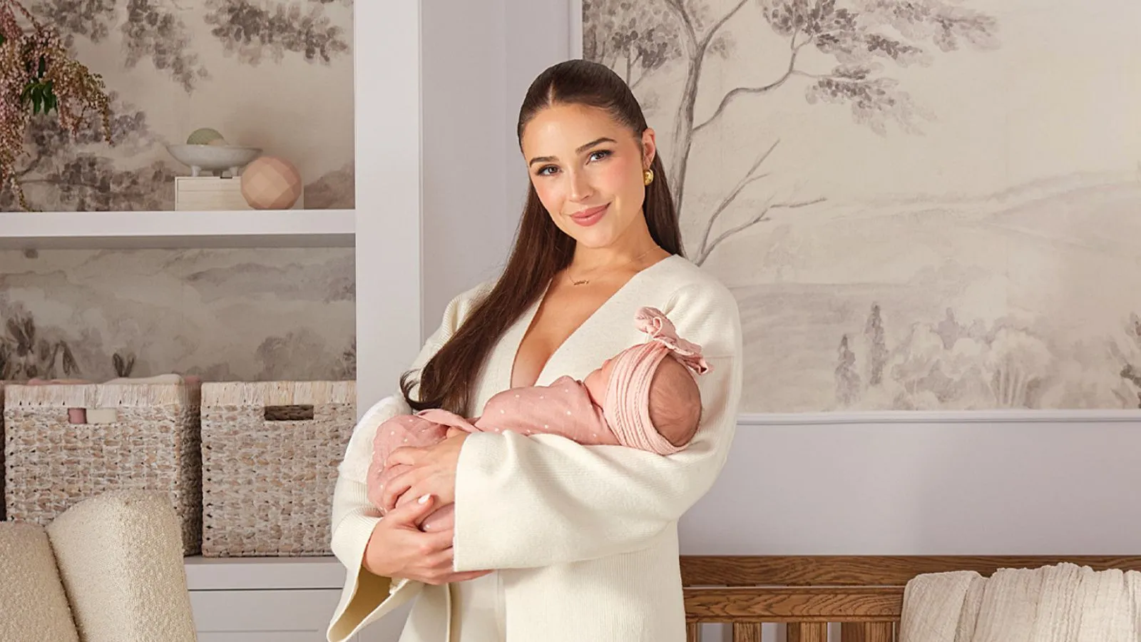 Dans la chambre chic et neutre d'Olivia Culpo – Pourquoi les experts en design disent que les tons calmes peuvent sembler luxueux, superposés et tout sauf ternes
