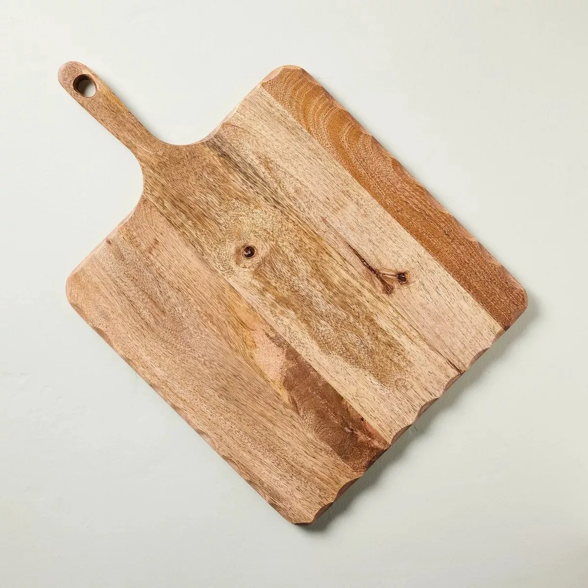 Tavola di legno quadrata con bordo intagliato - Focolare e focolare Mano e commercio; con Magnolia' loading='lazy' title=