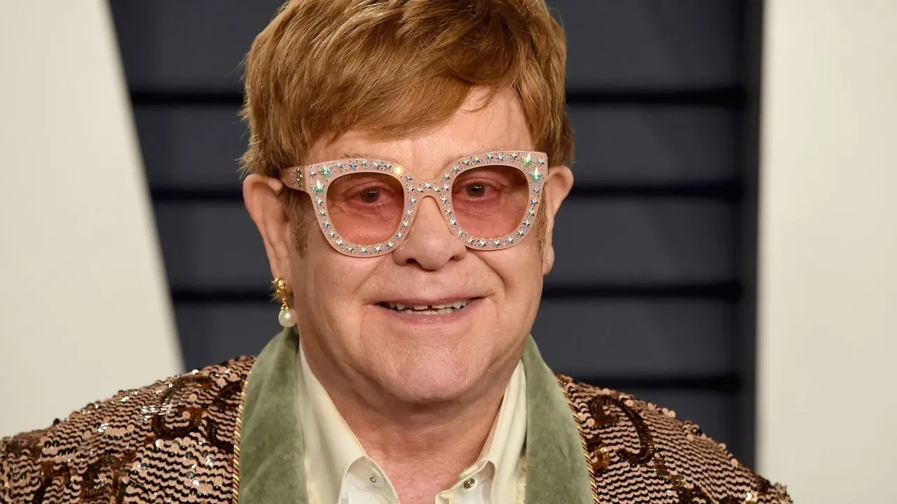 Elton John' loading='lazy' title=