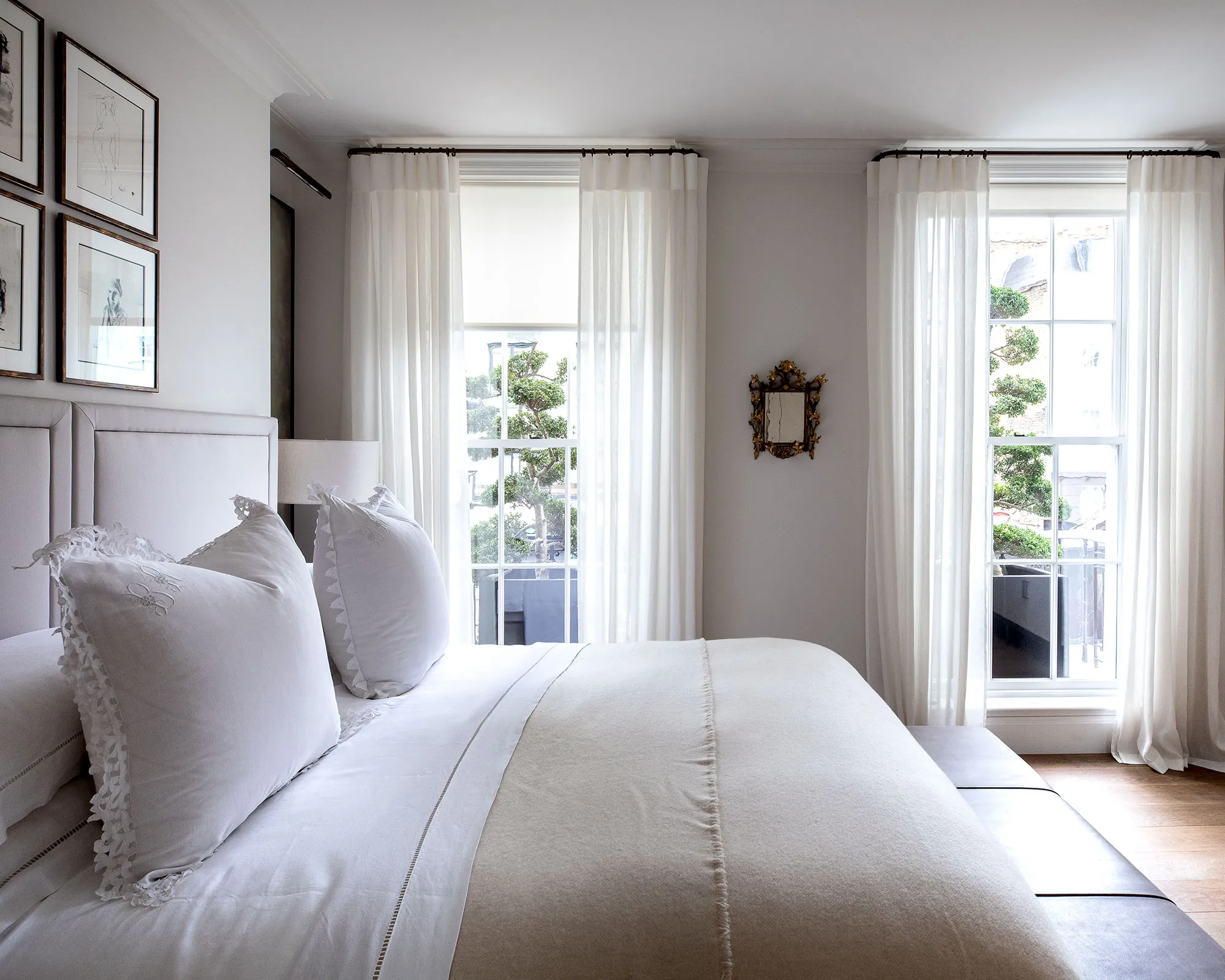 Idées de chambre principale avec des murs blancs' loading='lazy' title=