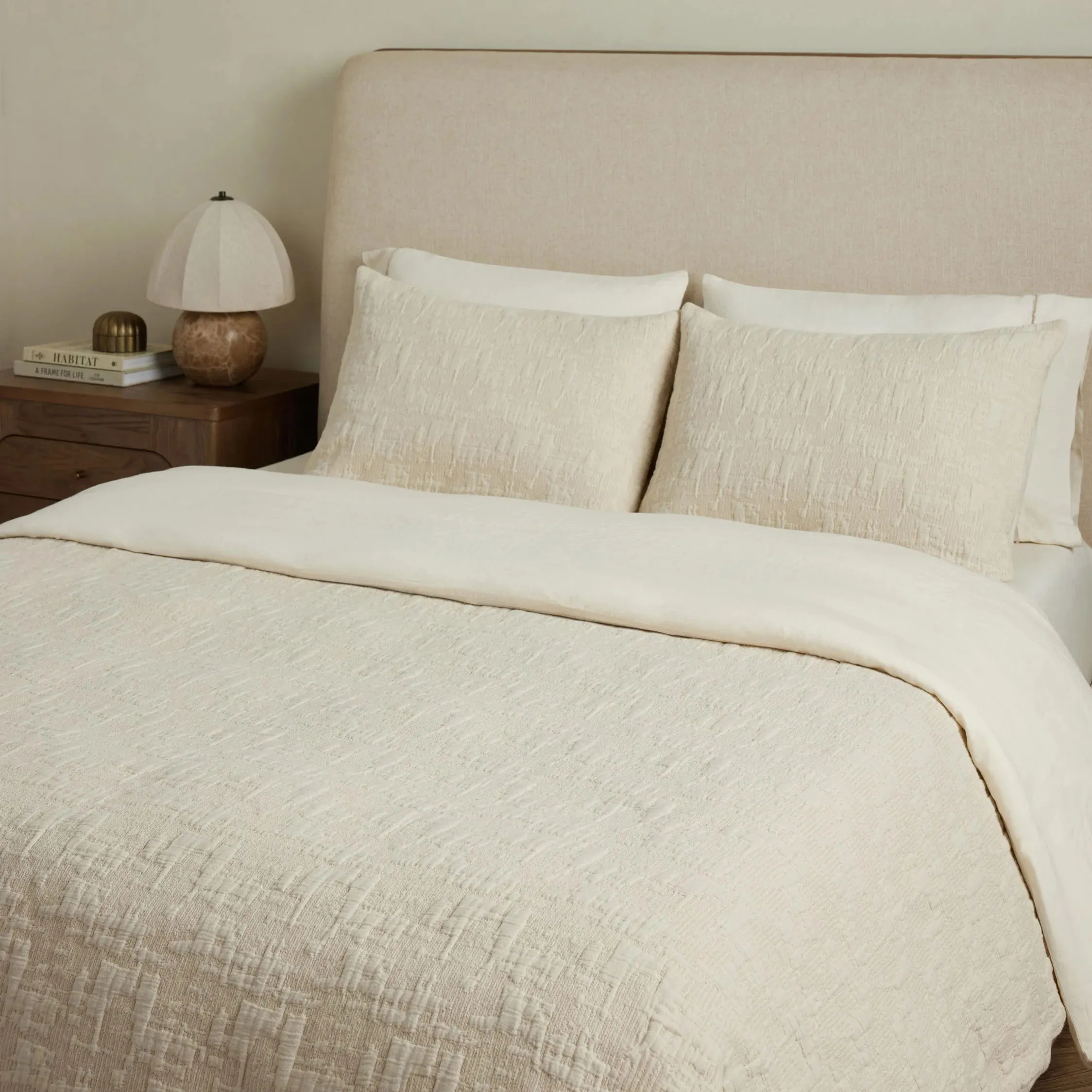 Couvre-lit en coton Muro par Disc Interiors' loading='lazy' title=