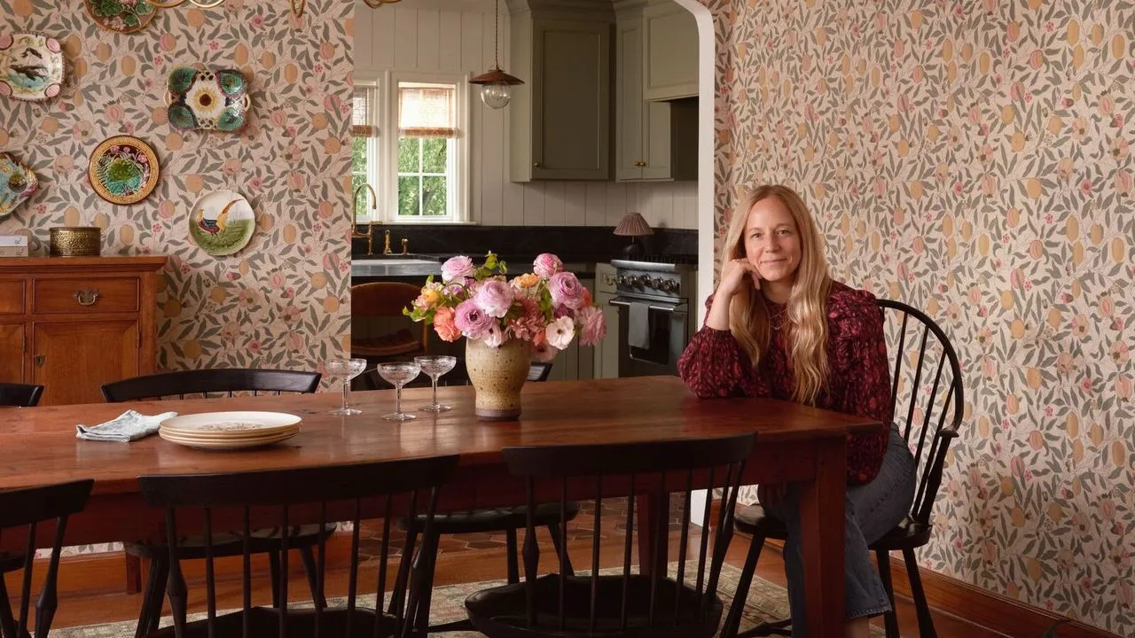 Ich dachte, rosa Fliesen wären passe, bis ich Martha Stewarts elegantes Skylands-Badezimmer sah – es bestätigt, wie schick und vielseitig der Farbton sein kann