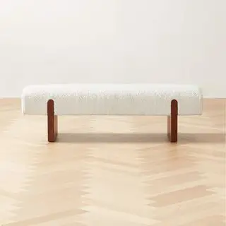 Banc en bois recouvert de boucle