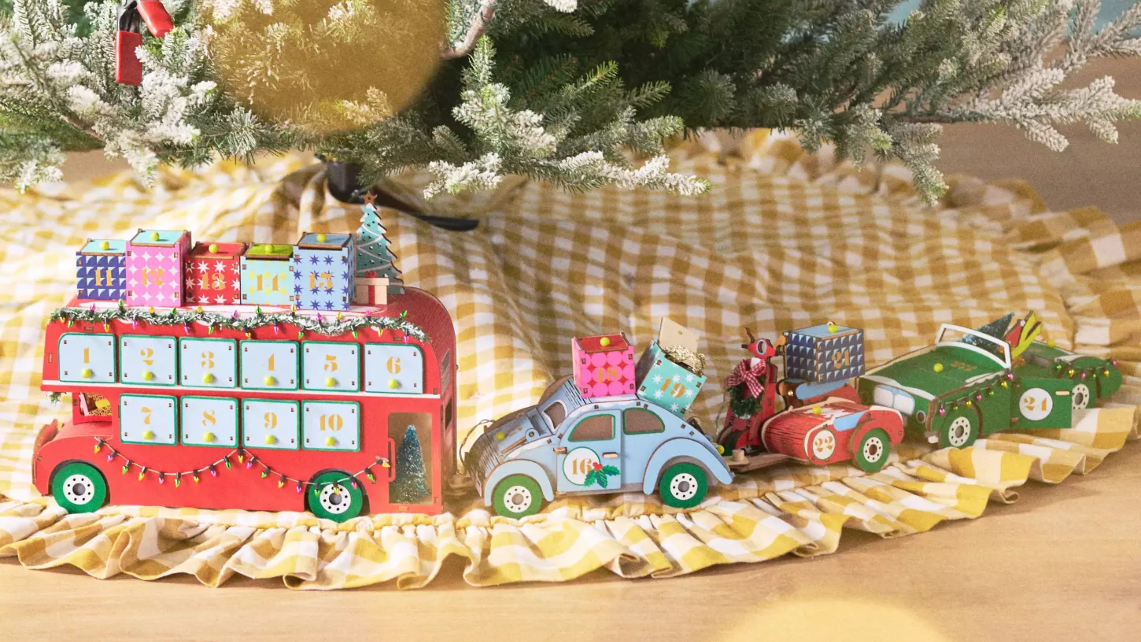 La « nostalgie festive » est la plus grande tendance déco de Noël 2025 – nous prenons des notes de l'arbre des années 50 d'Elizabeth Taylor