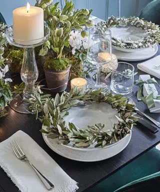 Idées de guirlandes de table de Noël – 18 looks pour planter le décor de votre fête festive