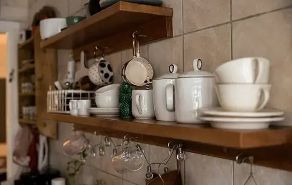 The 10-10-100 Decluttering Challenge: 10 plasser, 10 minutter, 100 ting