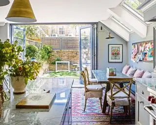 רעיונות לחדר אוכל קטן עם שולחן מטבח ופינת ישיבה