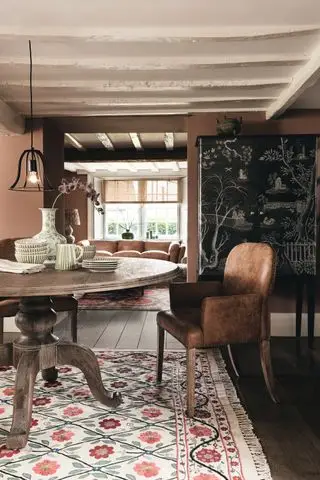 Chaise de salle à manger en cuir Oka Stafford avec accoudoirs tabac