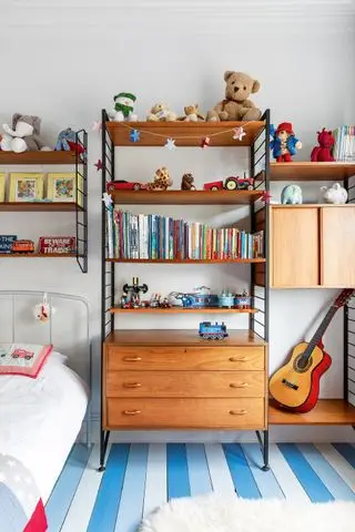 Barnerom med malte gulvbord