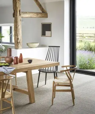 카펫을 깊게 청소하는 방법