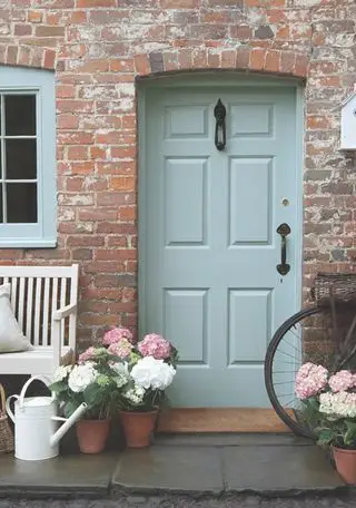 Ideer til hyttedører – 10 måter å skape en varm velkomst på