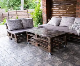 Bærekraftige palleideer for bakgårder – og bli kreativ på et budsjett